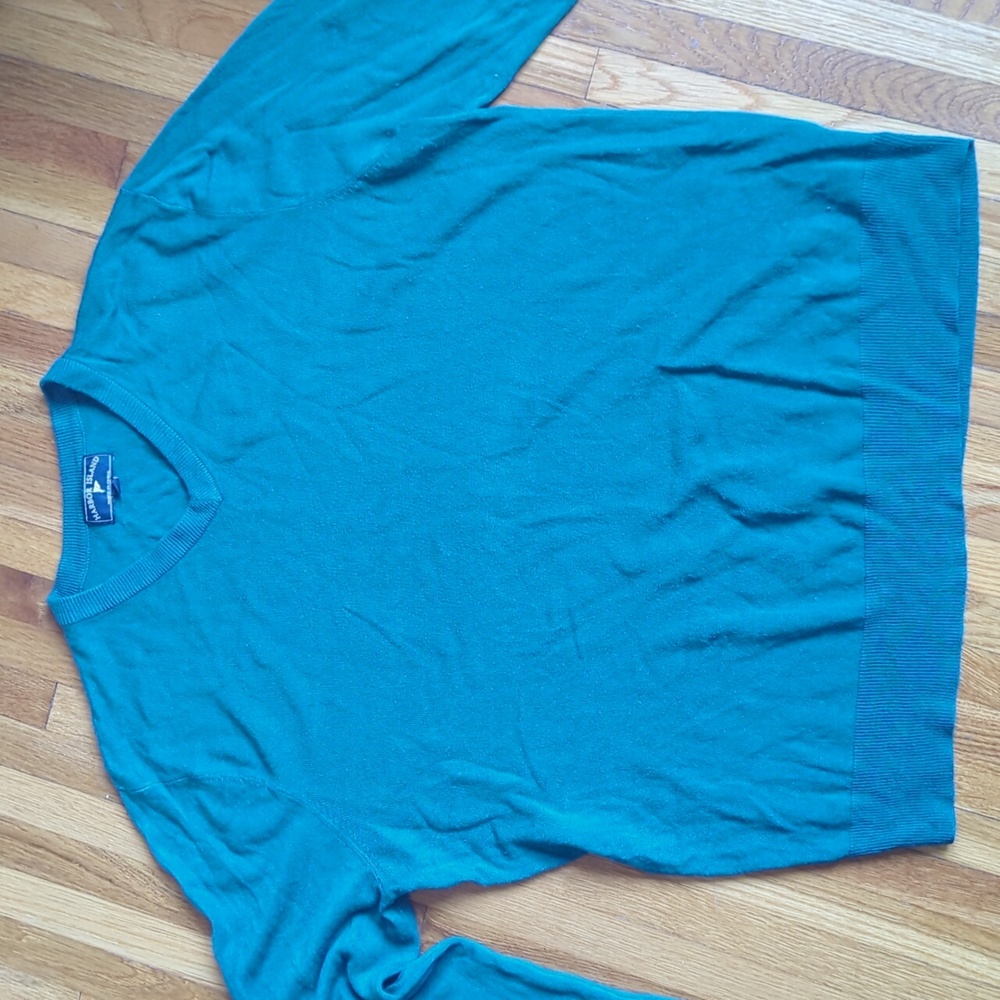 Light blue V-neck Large Harbor Island sweater